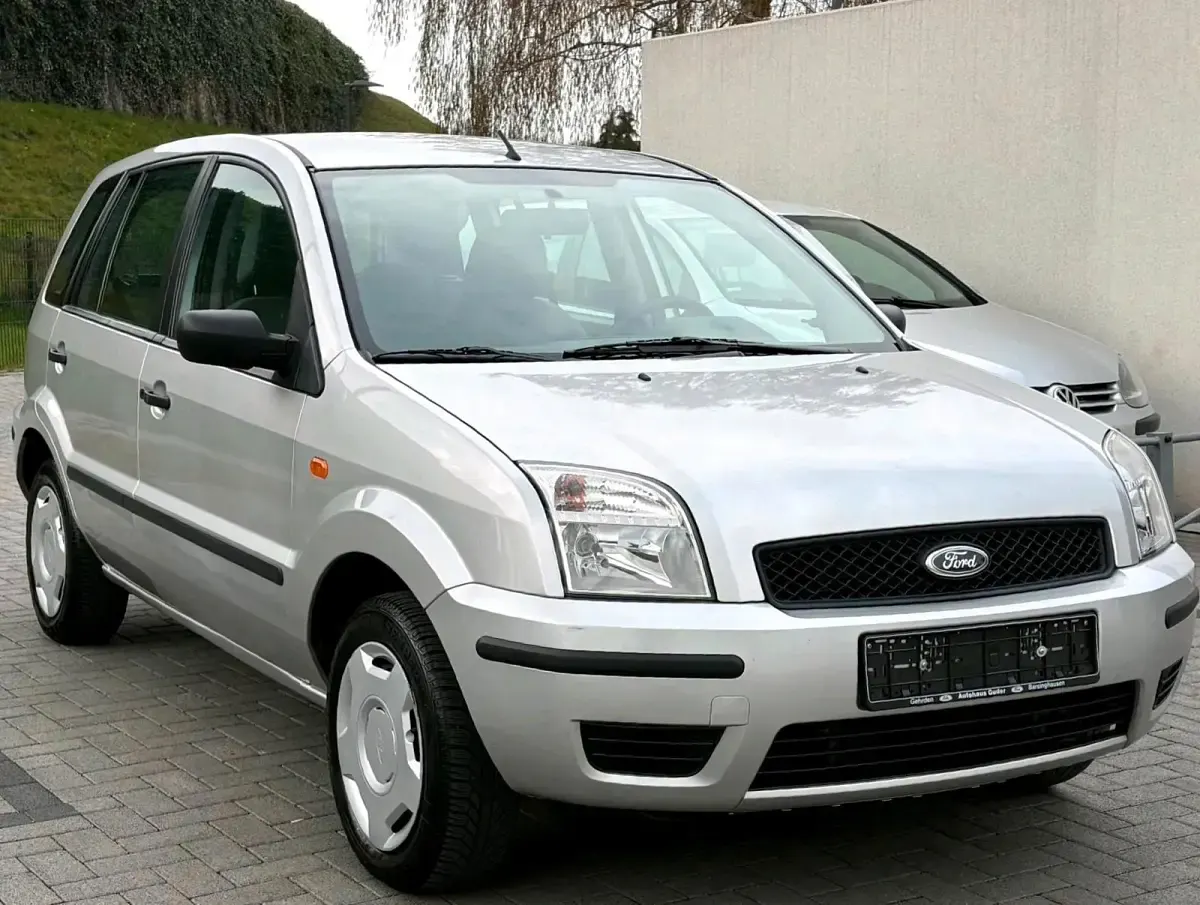 Brugt Ford Fusion 100 HK (73 kW) 2005 Grå Hatchback