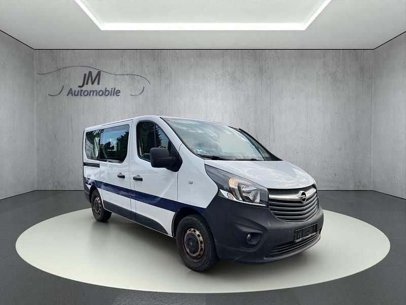 Weiß Gebraucht 2015 Opel Vivaro Van | 8.990 € (Etwas zu teuer) - Bild 1/4