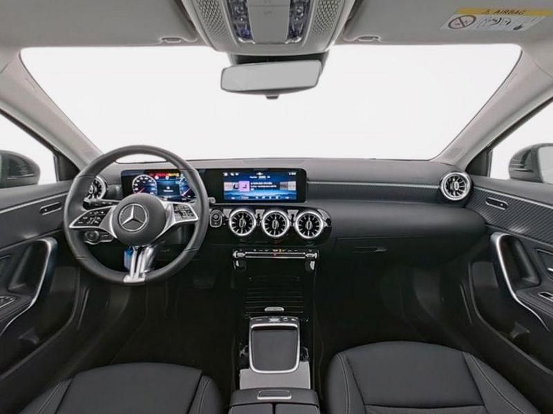 Gebraucht Mercedes A200 Advanced Plus 163 PS (119 kW) 2025 Schwarz Limousine