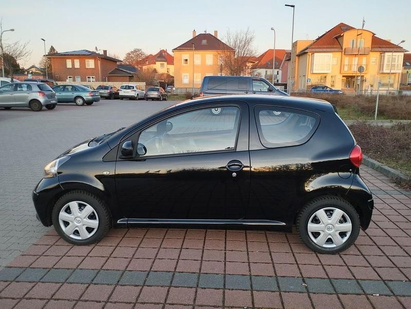 Gebraucht Toyota Aygo 68 PS (50 kW) 2007 Schwarz Kleinwagen