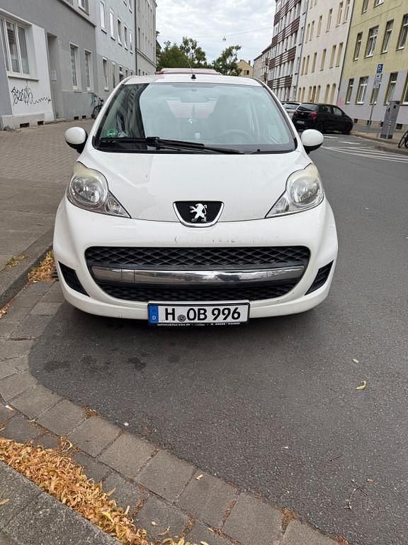 Weiß Gebraucht 2010 Peugeot 107 Kleinwagen | 1.100 € (Superpreis) - Bild 1/4