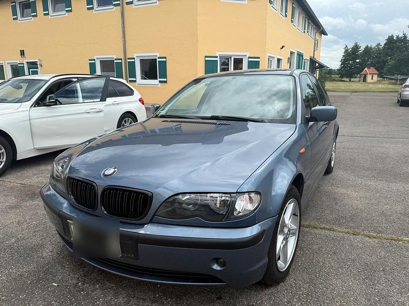 Blau Gebraucht 2004 BMW 318 Limousine | 1.600 € (Superpreis) - Bild 1/4