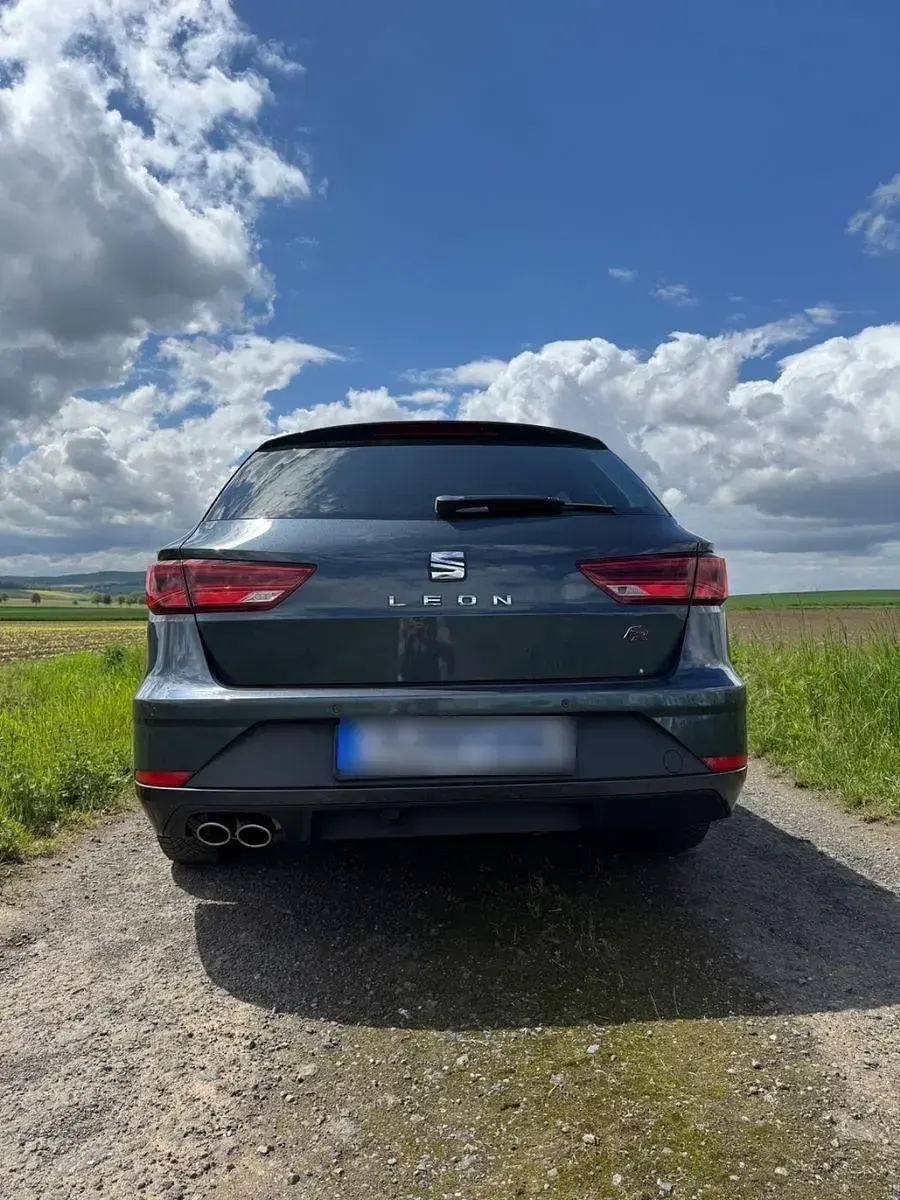 Gebraucht Seat Leon FR 131 PS (96 kW) 2019 Grau Limousine