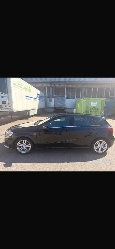 Gebraucht Mercedes A160 102 PS (75 kW) 2016 Schwarz Limousine