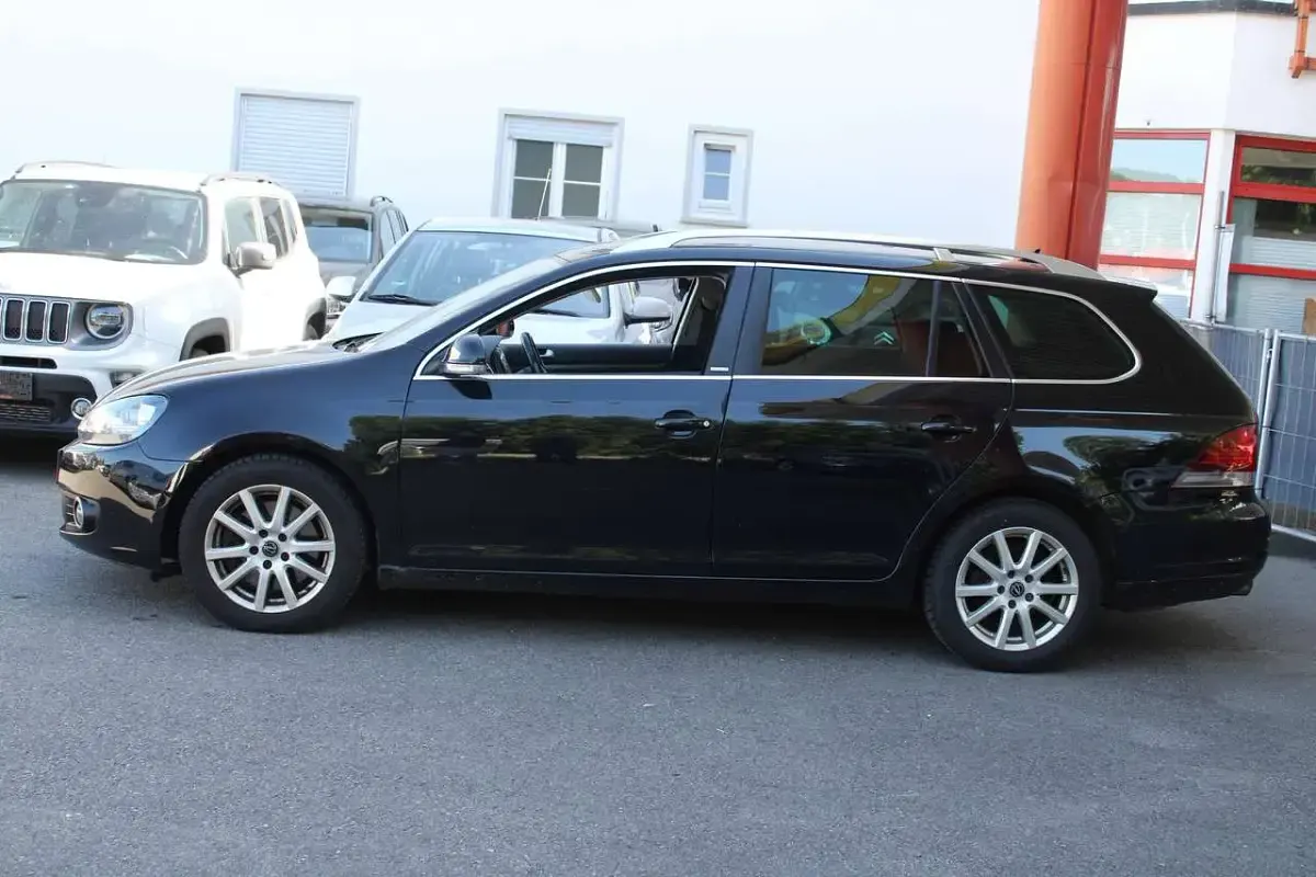 Gebraucht VW Golf VII Style 105 PS (77 kW) 2012 Deep black perleffekt Kombi