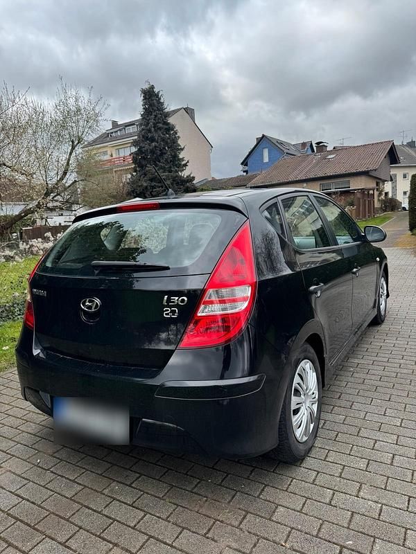 Gebraucht Hyundai i30 109 PS (80 kW) 2012 Schwarz Limousine