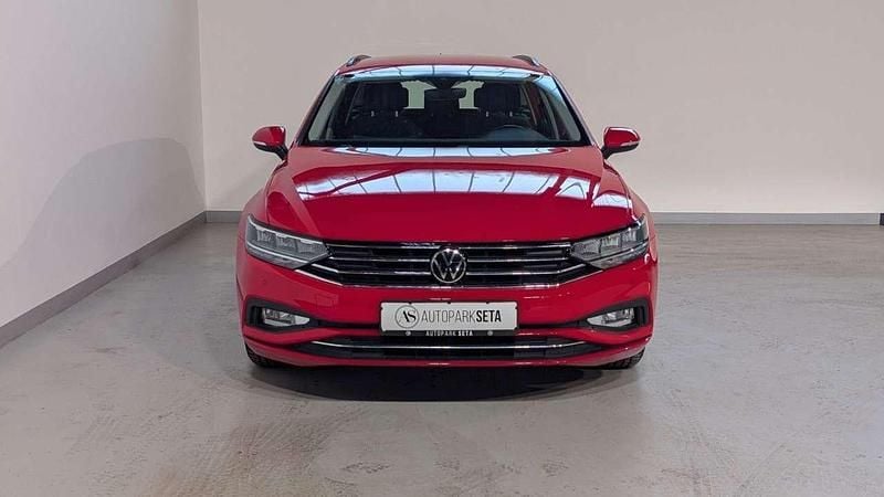 Używany VW Passat 122 KM (89 kW) 2023 Czerwony Kombi