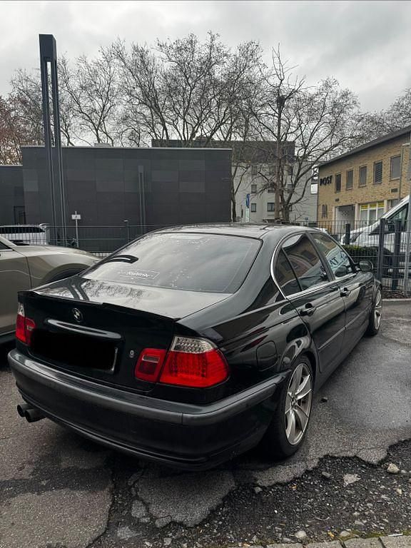 Schwarz Gebraucht 1999 BMW 320 Limousine | 2.000 € (Guter Preis) - Bild 1/4