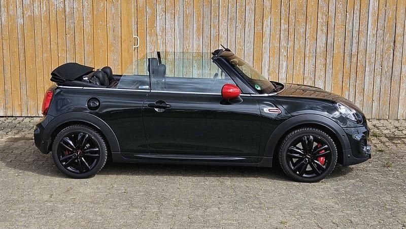 Grün Gebraucht 2018 Mini John Cooper Works Cabriolet Cabrio | 23.990 € (Fairer Preis) - Bild 1/4
