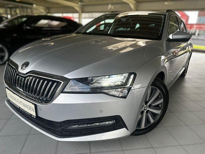 : brilliatsilber metallic Gebraucht 2022 Skoda Superb Ambition | 27.490 € (Fairer Preis) - Bild 1/4