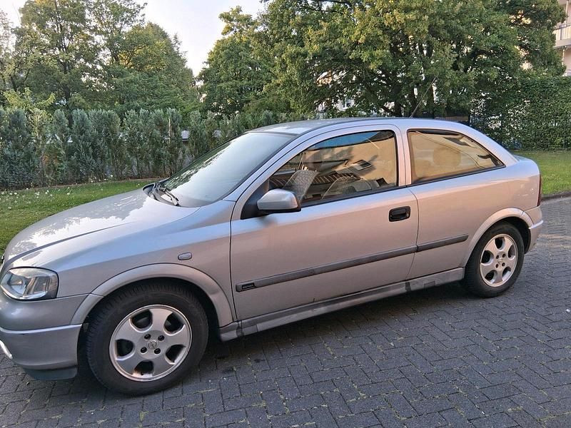 Gebraucht Opel Astra Edition 75 PS (55 kW) 2000 Grau Coupé