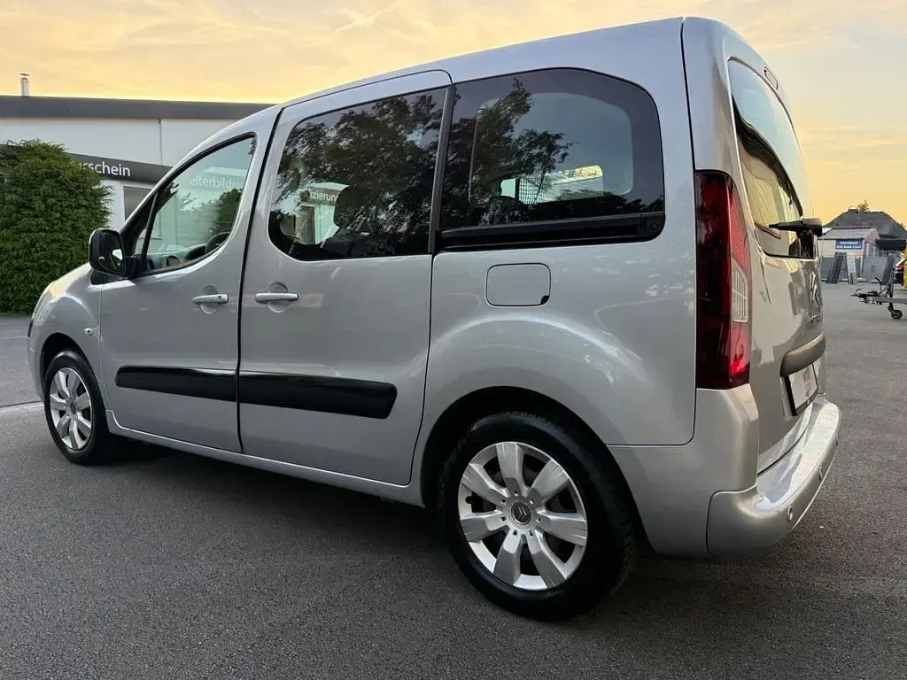Gebraucht Citroën Berlingo Attraction 98 PS (72 kW) 2013 Silber Van / Kleinbus