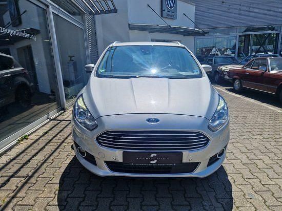 Gebraucht Ford S-MAX Titanium 150 PS (110 kW) 2019 Silber Van / Kleinbus