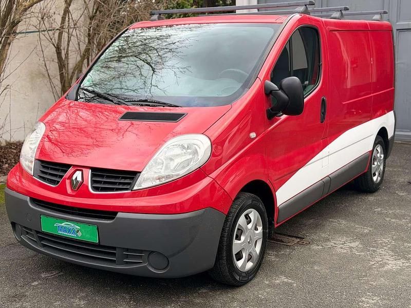 Gebraucht Renault Trafic 90 PS (66 kW) 2012 Rot Van / Kleinbus