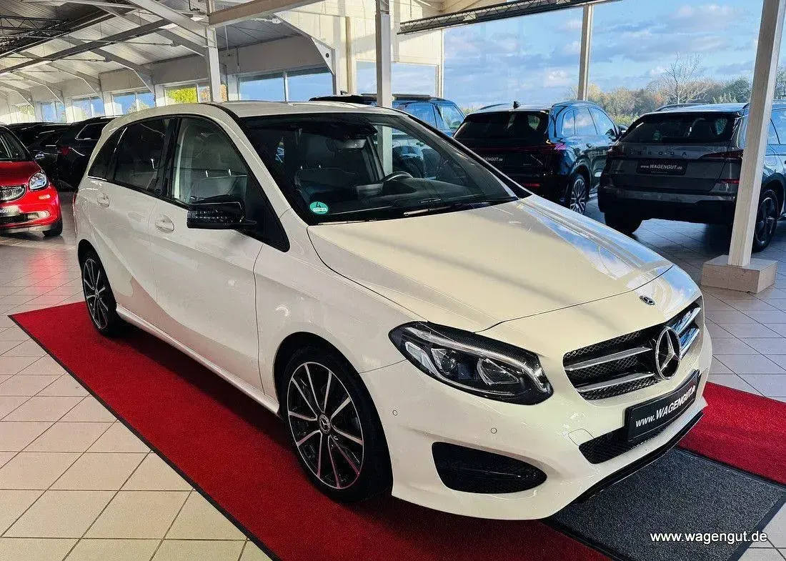 Gebraucht Mercedes B200 Style 156 PS (114 kW) 2018 Weiß Kleinwagen