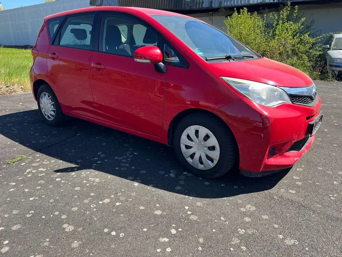 Gebraucht Subaru Trezia Active 90 PS (66 kW) 2011 Rot Kleinwagen