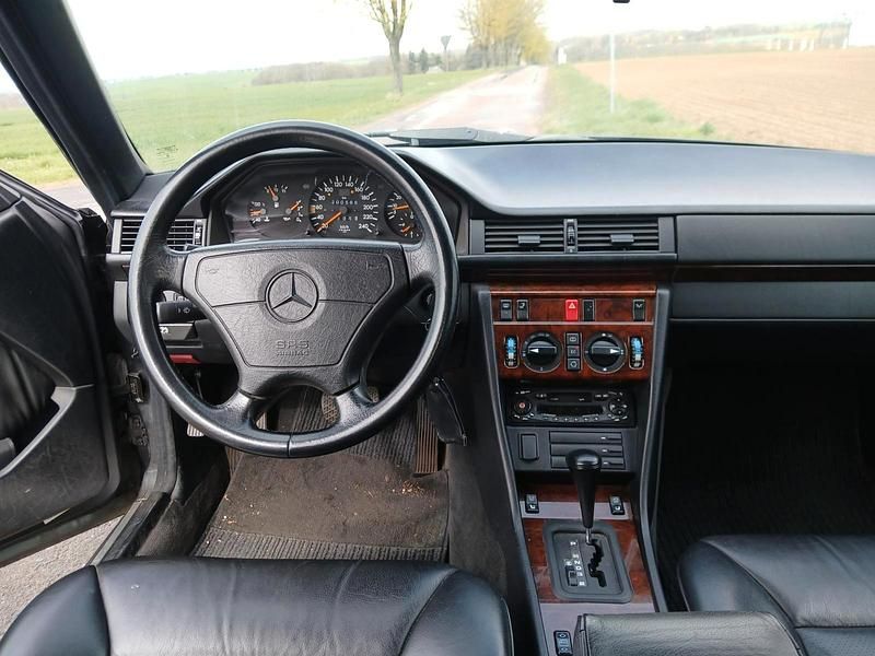 Gebraucht Mercedes E200 136 PS (100 kW) 1995 Grau Coupé