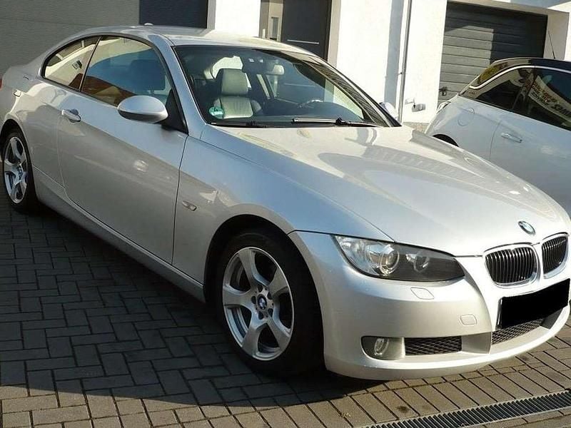 Gebraucht BMW 320 170 PS (125 kW) 2007 Silber Coupé