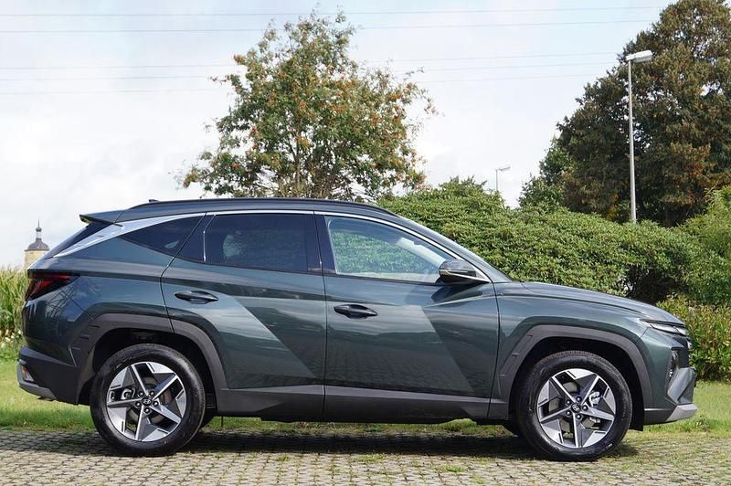 Neu Hyundai Tucson 215 PS (158 kW) 2025 Grün SUV
