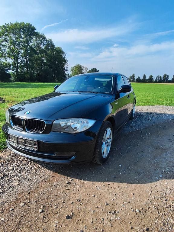 Schwarz Gebraucht 2011 BMW 116 Kleinwagen | 4.800 € (Guter Preis) - Bild 1/4