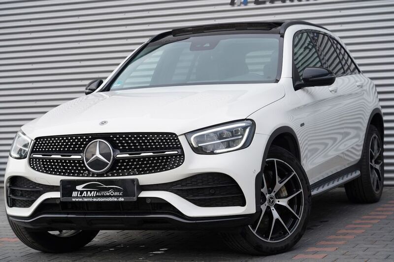 Weiß Gebraucht 2021 Mercedes GLC300e Night SUV | 32.999 € (Etwas zu teuer) - Bild 1/4