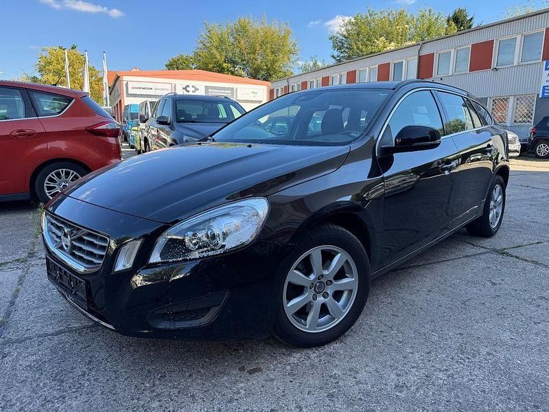 Schwarz Gebraucht 2011 Volvo V60 Momentum Kombi | 6.300 € (Fairer Preis) - Bild 1/4