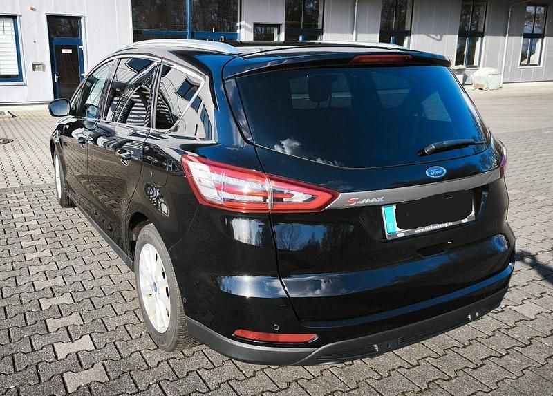 Gebraucht Ford S-MAX Titanium 150 PS (110 kW) 2017 Schwarz Van / Kleinbus