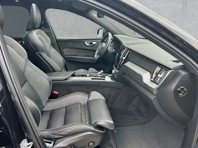 Gebraucht Volvo XC60 Plus 250 PS (183 kW) 2024 Schwarz SUV
