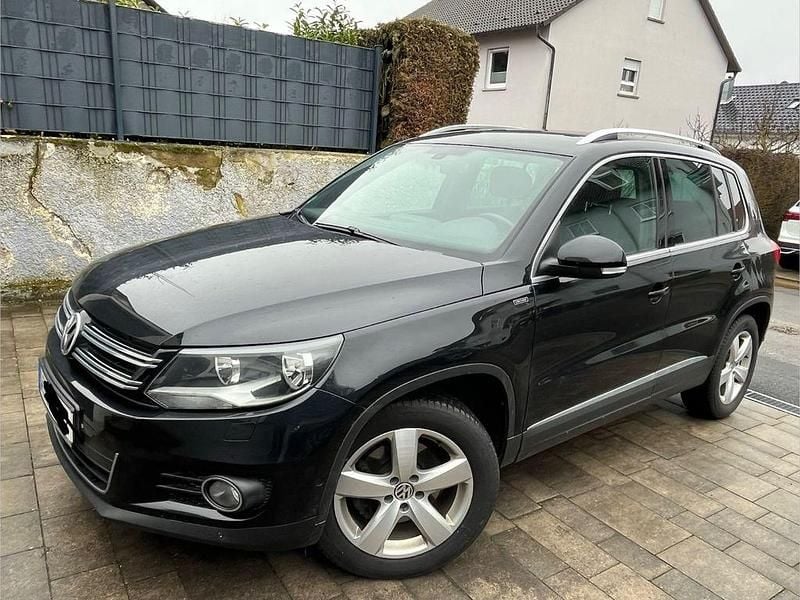 Gebraucht VW Tiguan LOUNGE 150 PS (110 kW) 2015 Schwarz SUV