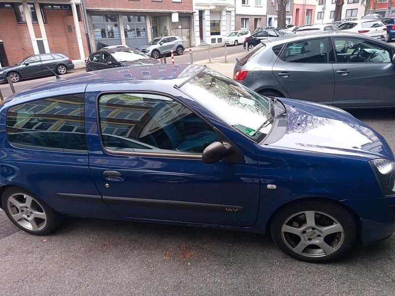 Blau Gebraucht 2003 Renault Clio II Kleinwagen | 700 € - Bild 1/4