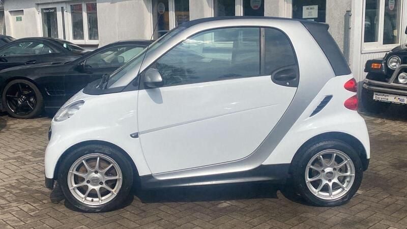 Weiß Gebraucht 2012 Smart ForTwo Coupé Coupé | 2.800 € (Guter Preis) - Bild 1/4