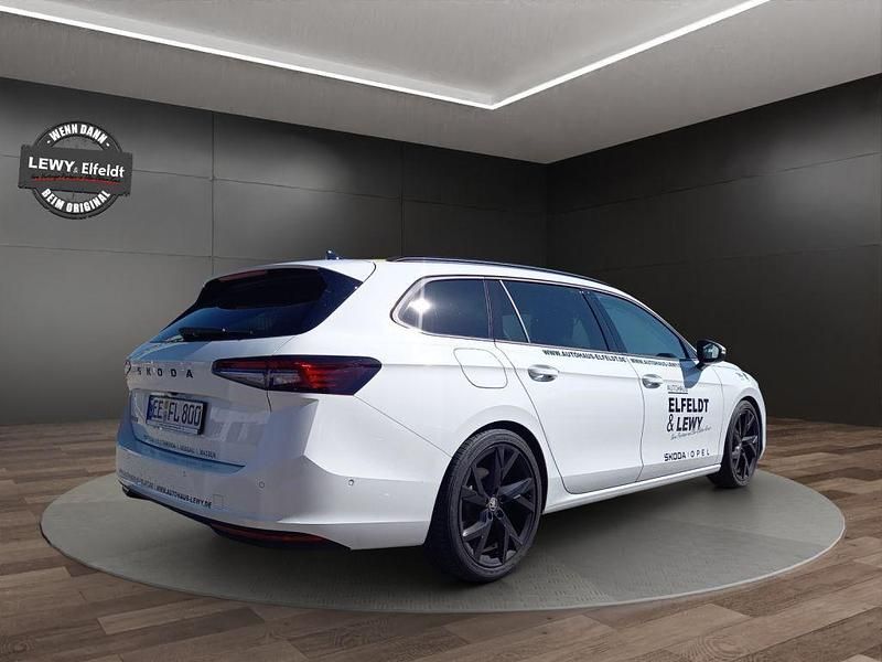 Gebraucht Skoda Superb Selection 150 PS (110 kW) 2024 Purity weiss Kombi