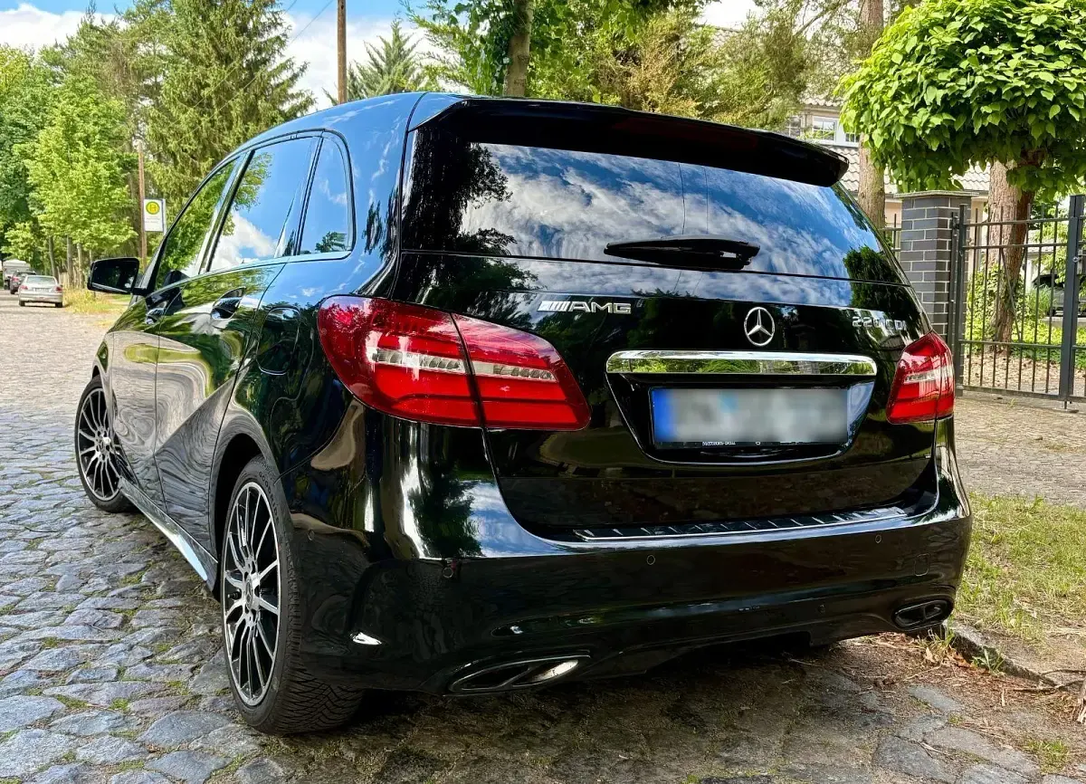 Gebraucht Mercedes 220 AMG 177 PS (130 kW) 2017 Schwarz Kombi
