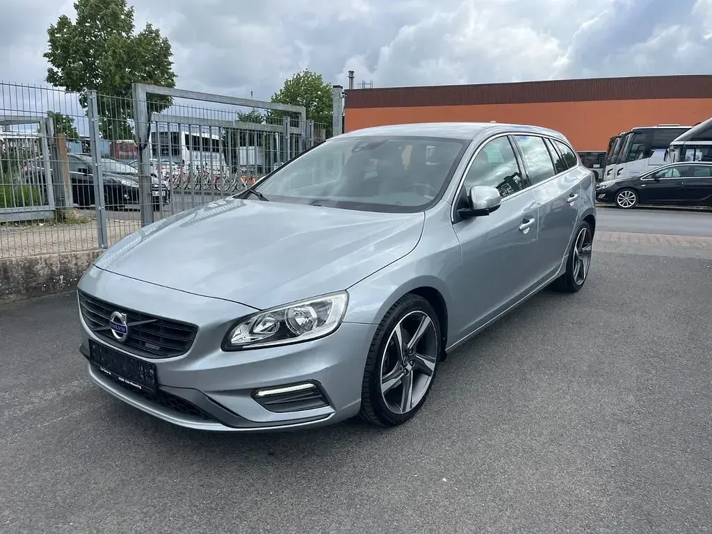 Gebraucht Volvo V60 R-Design 181 PS (133 kW) 2014 Silber Kombi