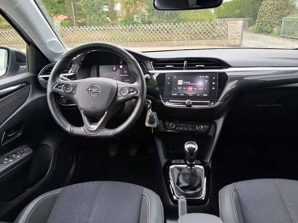 Gebraucht Opel Corsa Elegance 101 PS (74 kW) 2022 Kristall silbermetallic (metallic) Kleinwagen