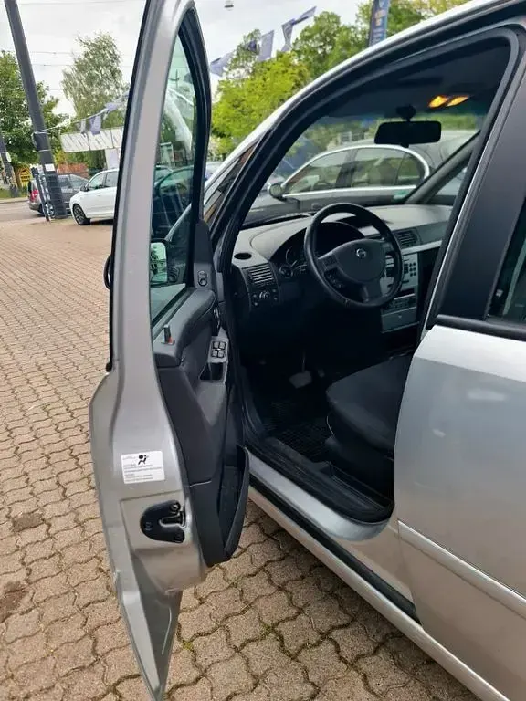 Używany Opel Meriva Basis 101 KM (74 kW) 2005 Srebrny Minivan