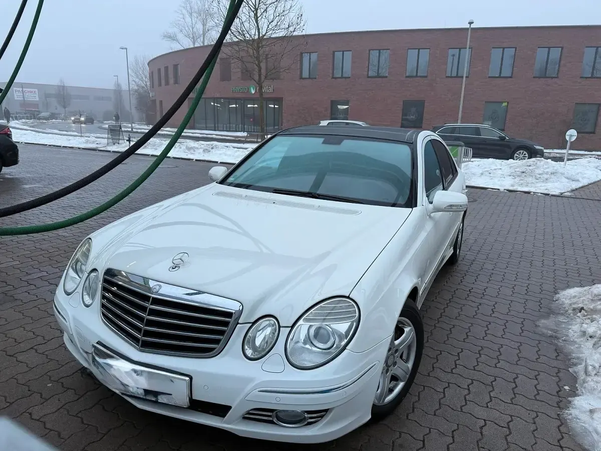 Używany Mercedes E320 Avantgarde 224 KM (164 kW) 2008 Sedan/Limuzyna
