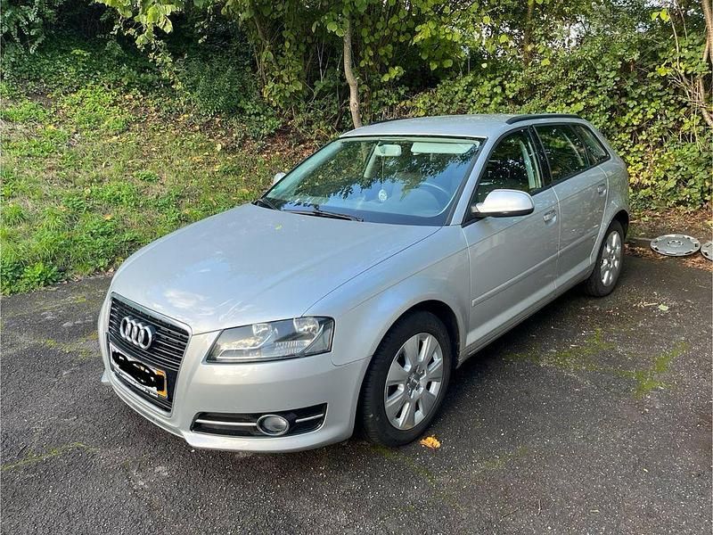 Silber Gebraucht 2010 Audi A3 Sport Limousine | 10.800 € (Teuer) - Bild 1/4
