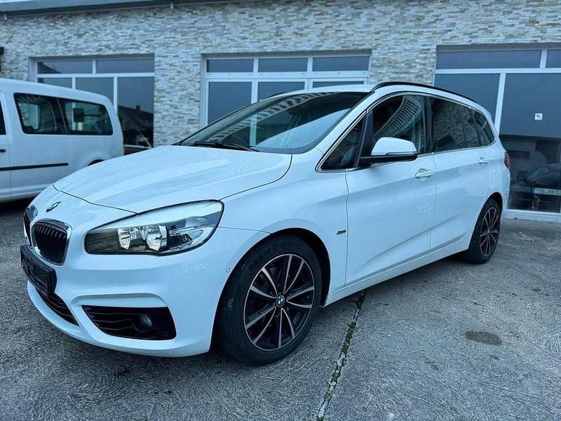 Weiß Gebraucht 2017 BMW 218 Gran Tourer Sport Line Van / Kleinbus | 13.900 € (Guter Preis) - Bild 1/4
