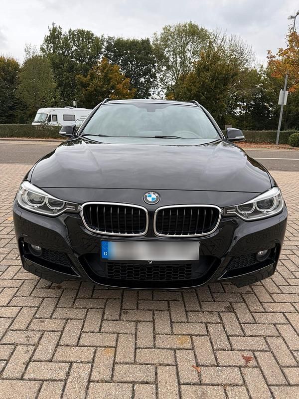 Schwarz Gebraucht 2015 BMW 320 Sport Line Kombi | 15.999 € (Fairer Preis) - Bild 1/4