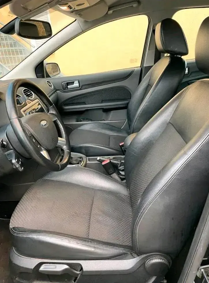 Gebraucht Ford Focus Trend 145 PS (106 kW) 2005 Schwarz Limousine