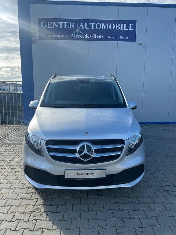 Gebraucht Mercedes V220 163 PS (119 kW) 2021 Silber Van / Kleinbus