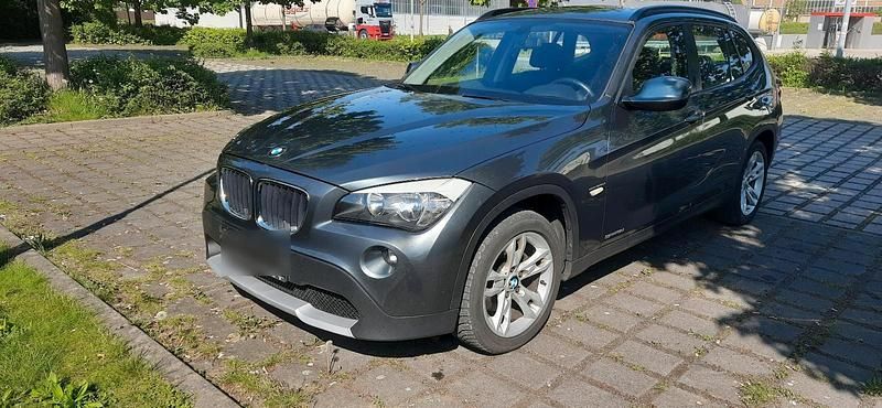 Grau Gebraucht 2010 BMW X1 SUV | 5.999 € (Fairer Preis) - Bild 1/4
