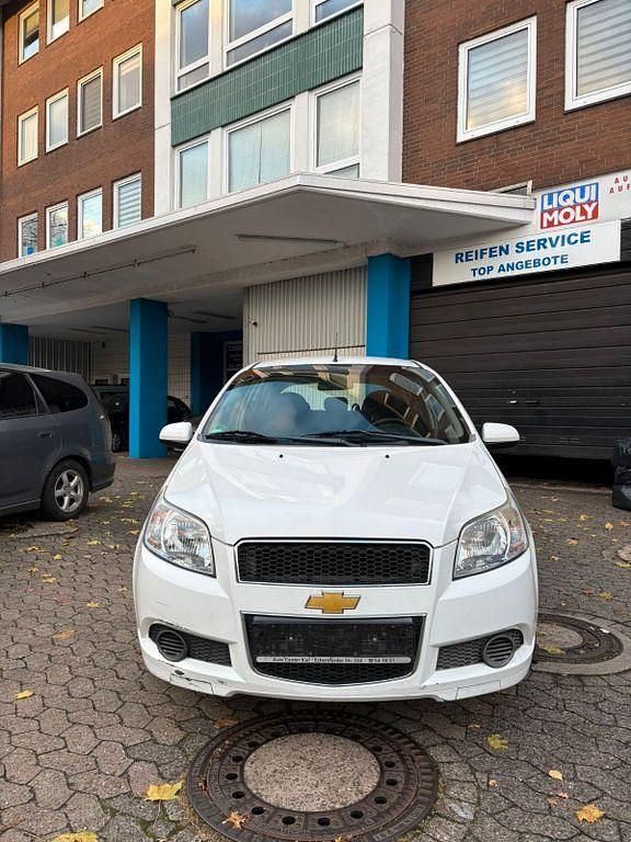 Weiß Gebraucht 2011 Chevrolet Aveo Limousine | 800 € (Superpreis) - Bild 1/4