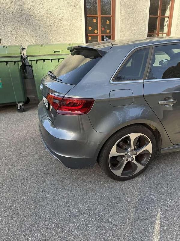 Grau Gebraucht 2016 Audi A3 Ambition Kleinwagen | 14.000 € (Fairer Preis) - Bild 1/4