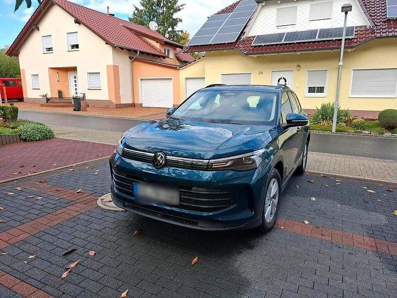 Gebraucht VW Tiguan 130 PS (95 kW) 2025 Blau SUV