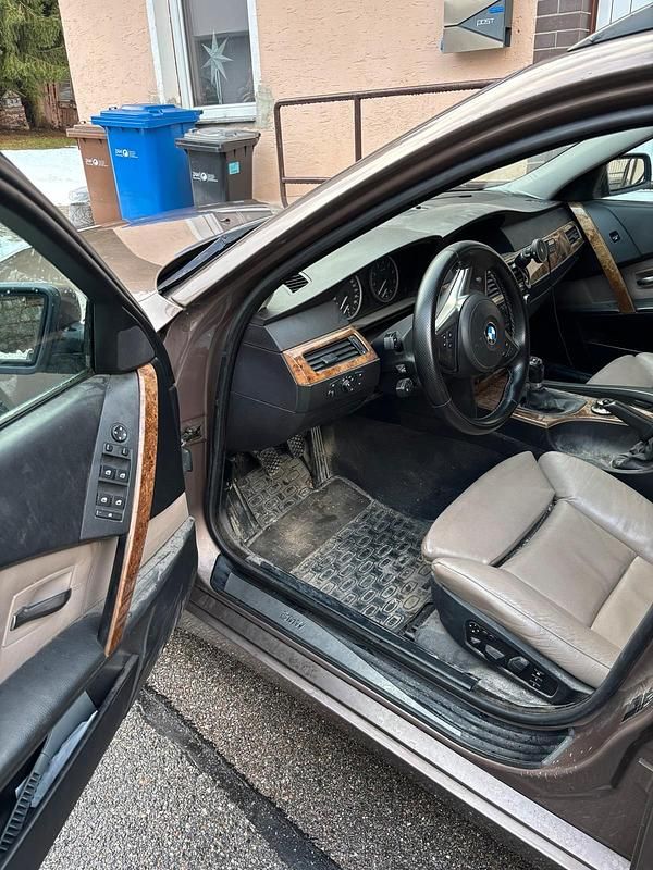 Gebraucht BMW 525 216 PS (158 kW) 2005 Kombi