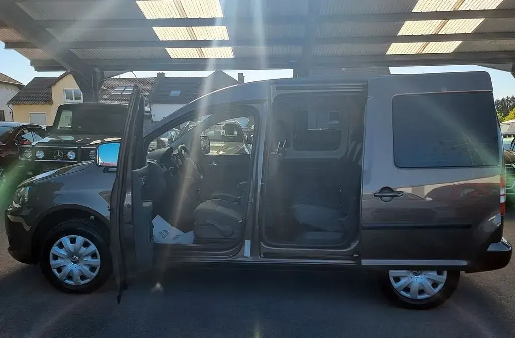 Gebraucht VW Caddy 102 PS (75 kW) 2013 Braun Van / Kleinbus