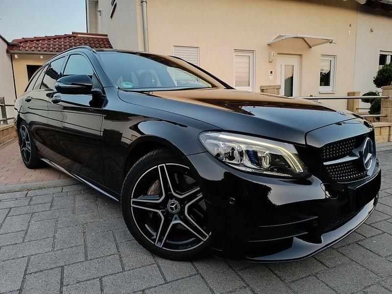 Schwarz Gebraucht 2019 Mercedes C300 AMG line Limousine | 22.999 € (Superpreis) - Bild 1/4