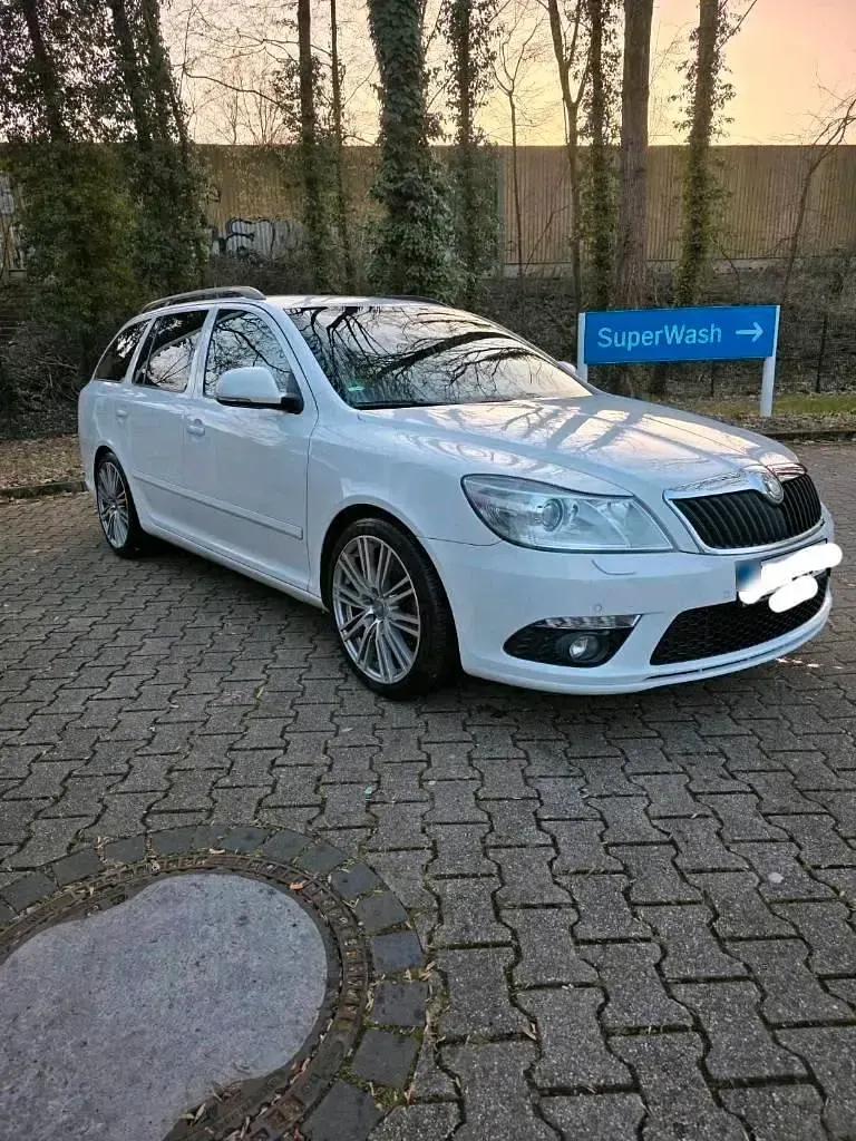 Gebraucht Skoda Octavia 200 PS (147 kW) 2010 Weiß Kombi